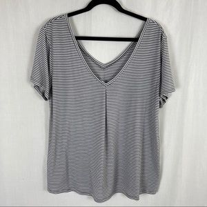 ☃️3 for $23 ☃️ SO V-Neck S/S Grey/White Striped Top